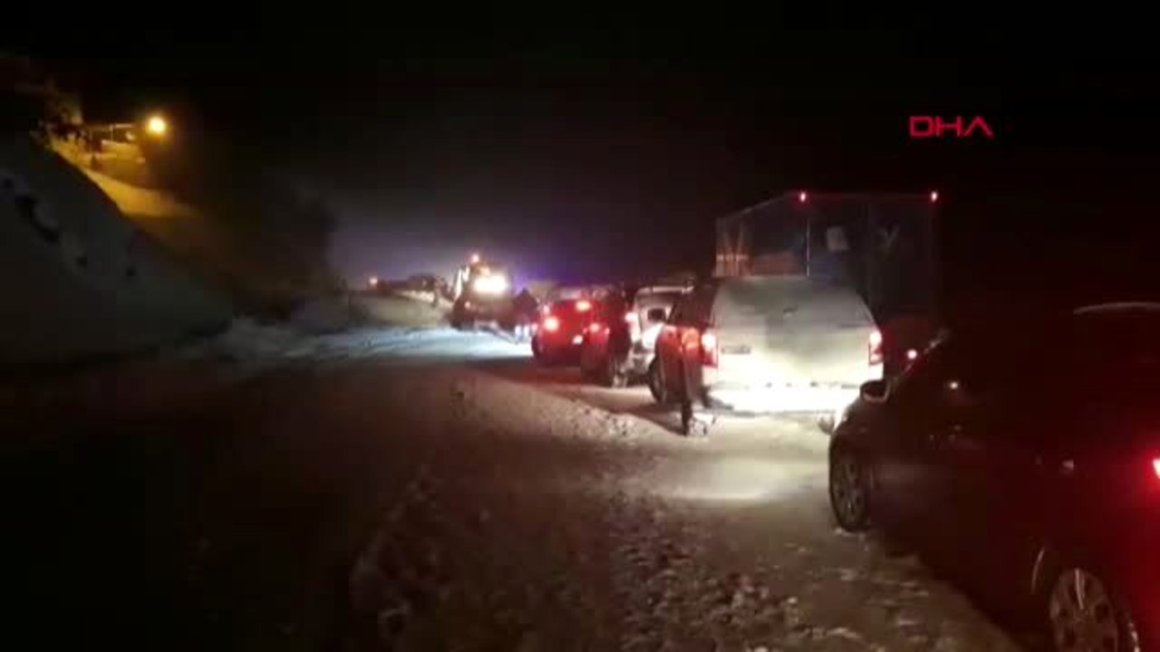 Gümüşhane zigana dağı'na çığ düştü, yol kapandı