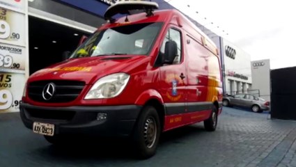 Vítima de queda é socorrida na Avenida Brasil, no Pacaembu