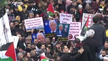 شاهد: آلاف الفلسطينيين يتظاهرون في رام الله ضد صفقة القرن