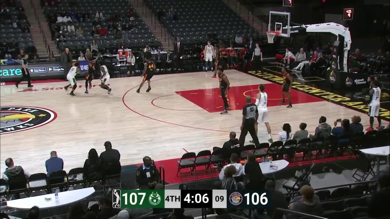 Big dunk from Nick Ward
