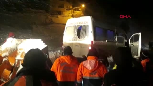 Gümüşhane zigana dağı'na çığ düştü, yol kapandı