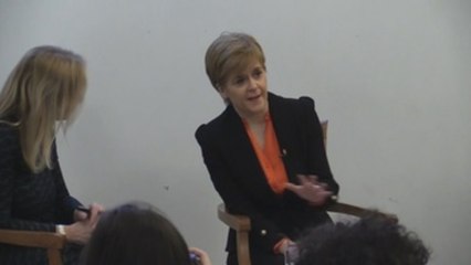 Sturgeon sopesa la vía judicial para un referéndum "legal" y "constitucional"