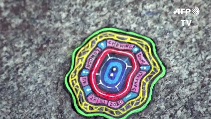 En Londres, los chicles tirados al suelo se transforman en "arte" urbano