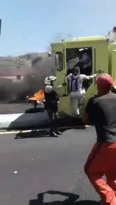 Camión de bomberos se accidenta al ir atender emergencia en Guayllabamba