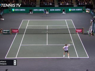 Rotterdam - Tsitsipas a dû s'employer face à Hurkacz (6-7, 6-3, 6-1)