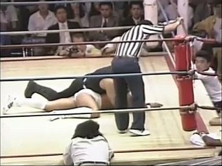 Negro Casas vs. Yoshihiro Asai (06-07-90)
