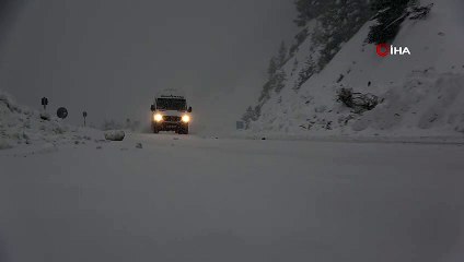 Çığ sonrasıTrabzon-Gümüşhane yolu çift yönlü ulaşıma açıldı