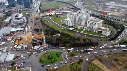 Bitmeyen metro inşaatı trafiği felç etti, kilometrelerce kuyruk oluştu