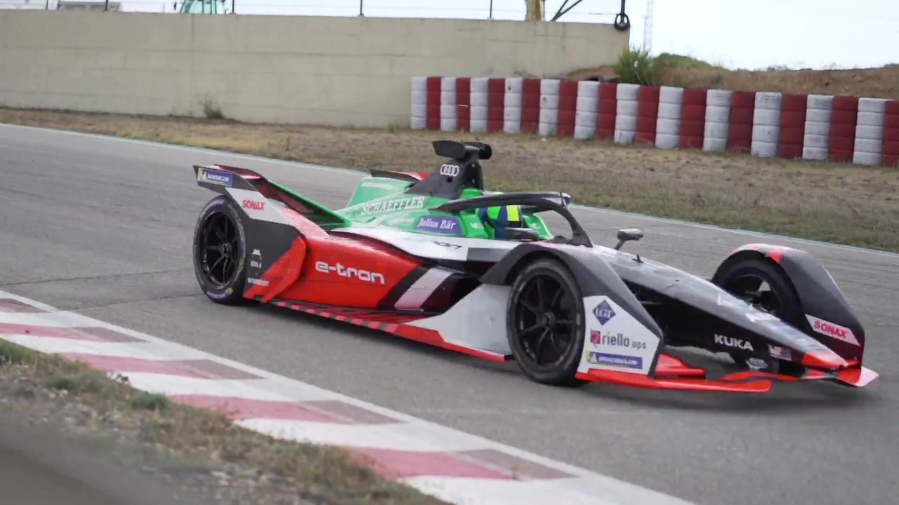 Audi e-tron FE06 on the circuit