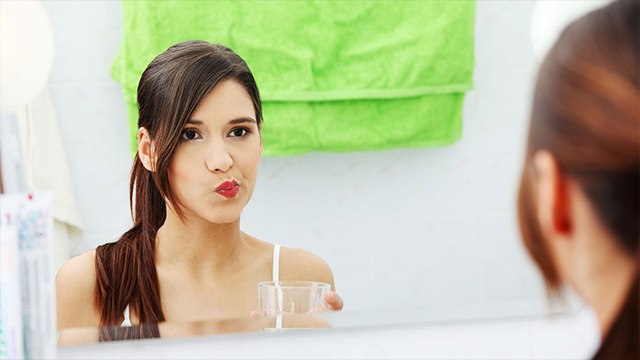 नारियल तेल से कुल्ला करने के फायदे | Coconut Oil For Mouthwash | Oil Pulling Benefits | Boldsky