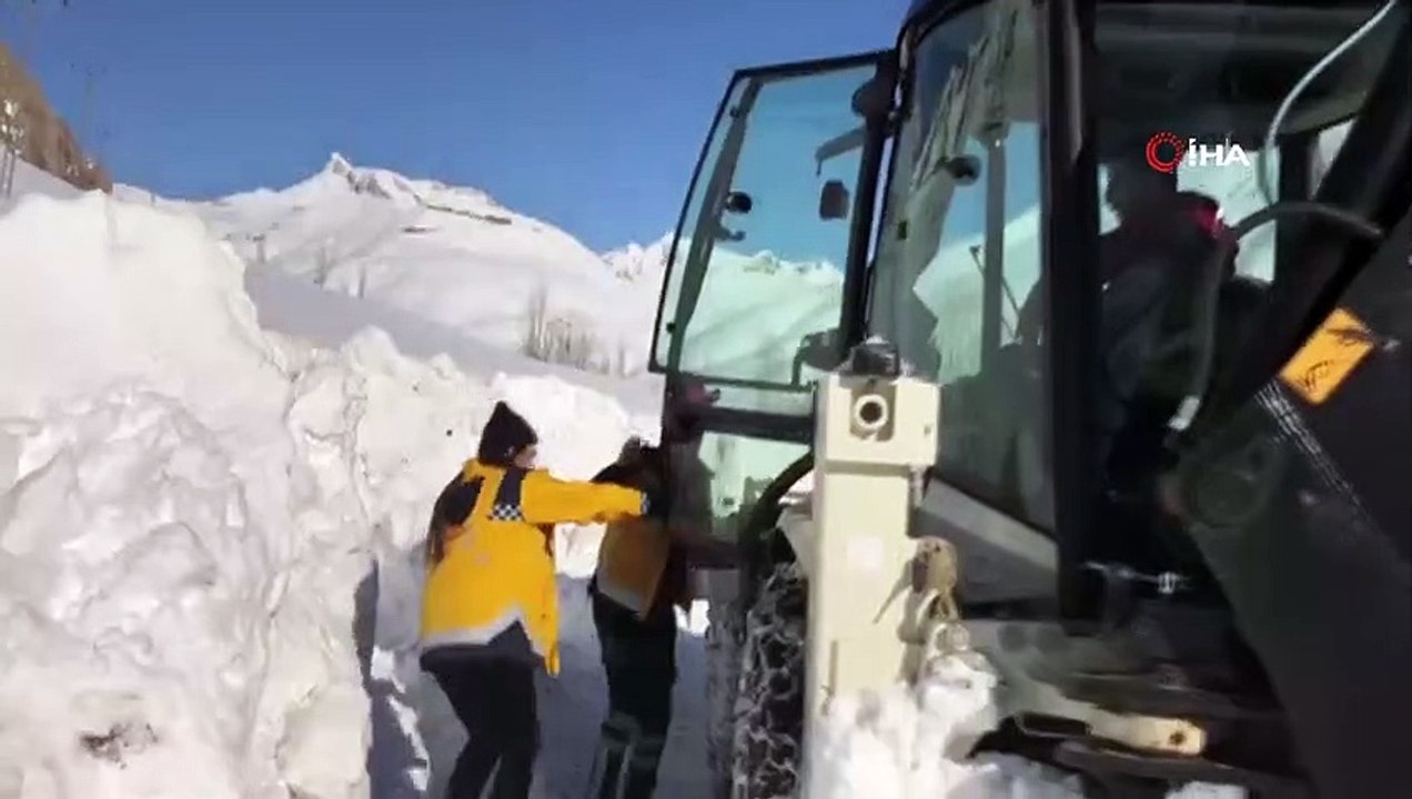 Şırnak’ta yüksek ateş şikayeti bulunan çocuk kepçe yardımı ile kurtarıldı