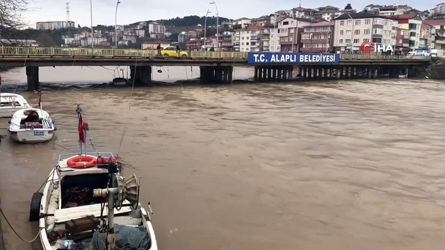 Alaplı Çayı'nın ağzı kapandı, ilçeyi sel korkusu sardı