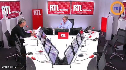 Michel Cymes nous explique pourquoi il ne faut pas réutiliser une bouteille d'eau en plastique