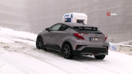 Ankara'da Kar Yağışı Sürücülere Zor Anlar Yaşattı