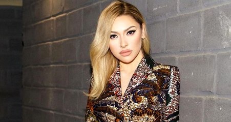 Kaan Yıldırım'la aşk yaşadığı söylenen Hadise, haberlere sessiz kalıp Reynmen'in şarkısını söyledi