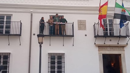 Despliegan el primer lazo verde en Villafranca en defensa del sector agrario