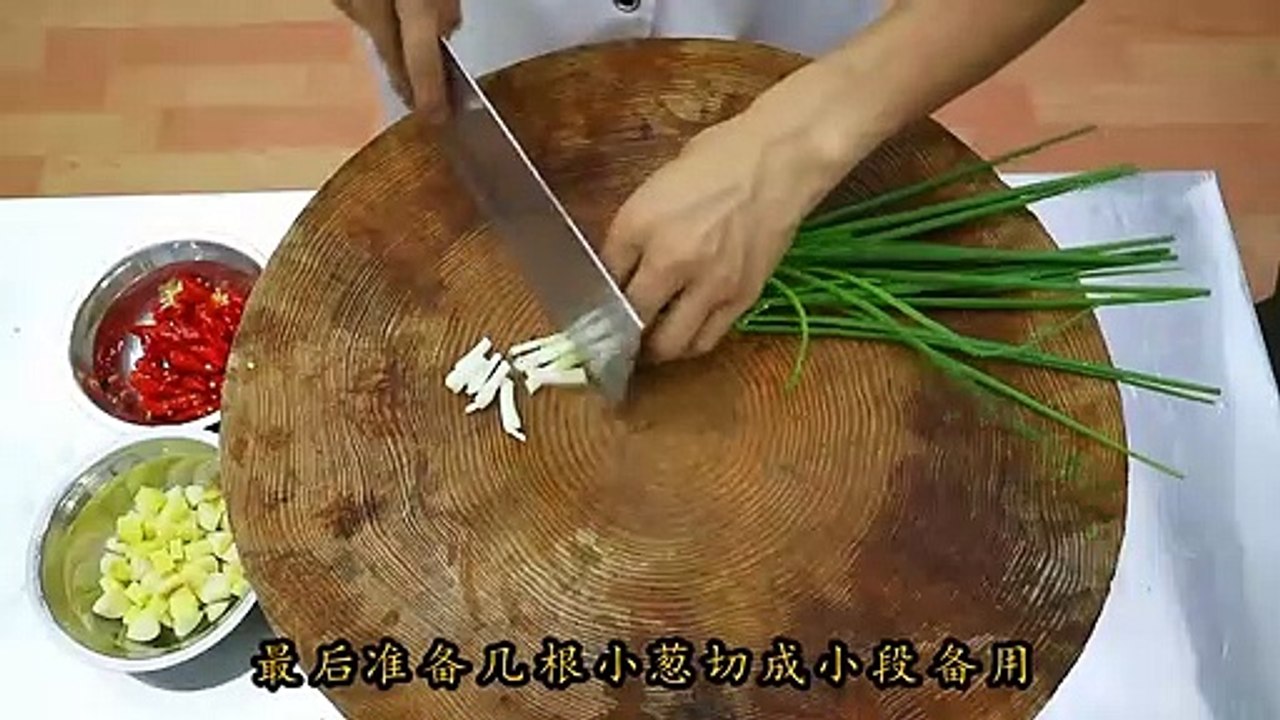 厨师长教你__泡椒牛蛙_ 的正宗做法_真正的特色菜（内有宰杀画面_如有不适慎入）(720P_HD)