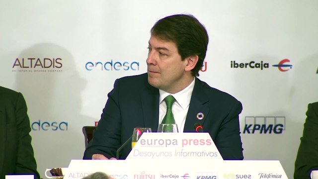 Mañueco exige a Sánchez que se reúna con el resto de presidentes