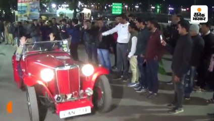 गुजरात से आई विंटेज कारों की रैली