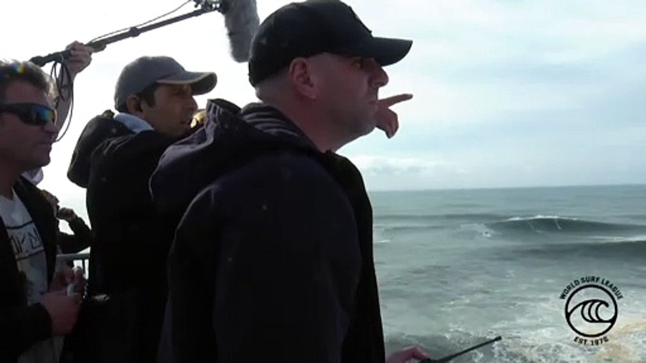 Nazaré: Riesige Welle überrollt Surfprofi Alex Botelho