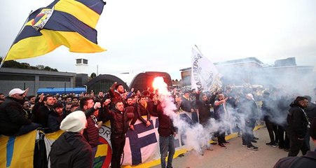 Fenerbahçeli taraftarlar Riva'da Nihat Özdemir'i istifaya davet etti
