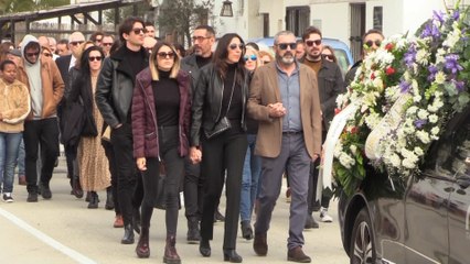 Paz Padilla despide a su madre con el apoyo de su hija Anna