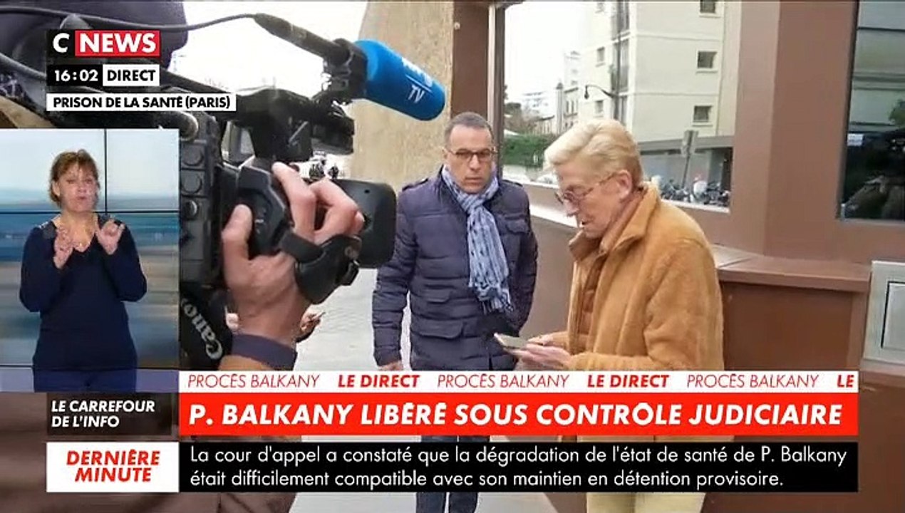 Regardez la séquence insolite de Patrick Balkany qui téléphone à Isabelle Balkany alors qu'elle l'attend devant la prison de la Santé