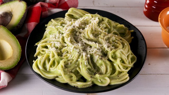 This Avocado Alfredo Sauce Will Impress All Of Your Dinner Guests