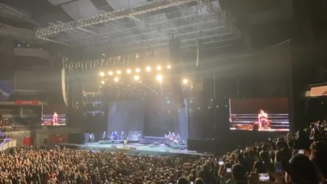 Sabina suspende su concierto en Madrid tras caer del escenario