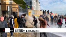 معترضان لبنانی با شعار «اعتماد بی اعتماد» با پلیس درگیر شدند