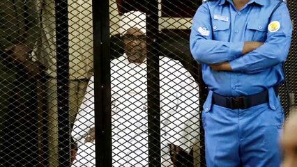 بسبب جرائم دارفور.. هل بات البشير على طريق المحكمة الدولية؟