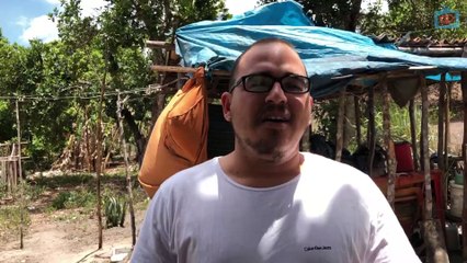 HOMEM DE PEDRAS DE FOGO VIVE EM EM SITUAÇÃO MISERÁVEL