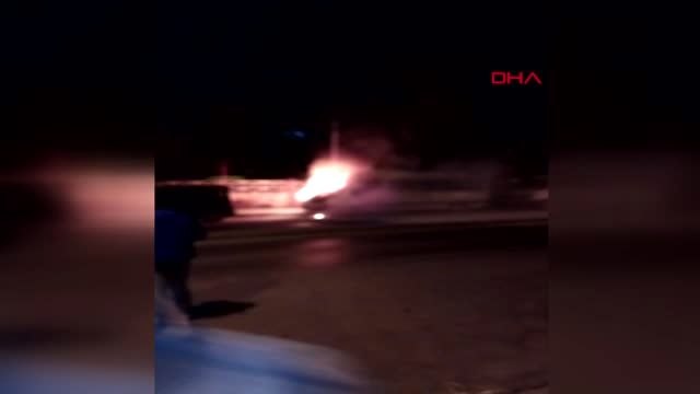 Esenler'de yarım saat arayla park halindeki iki minibüs yandı