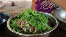 Cambodian food - banana flower salad with chicken - ញ៉មត្រយូងចេកសាច់មាន់​​ - ម្ហូបខ្មែរ