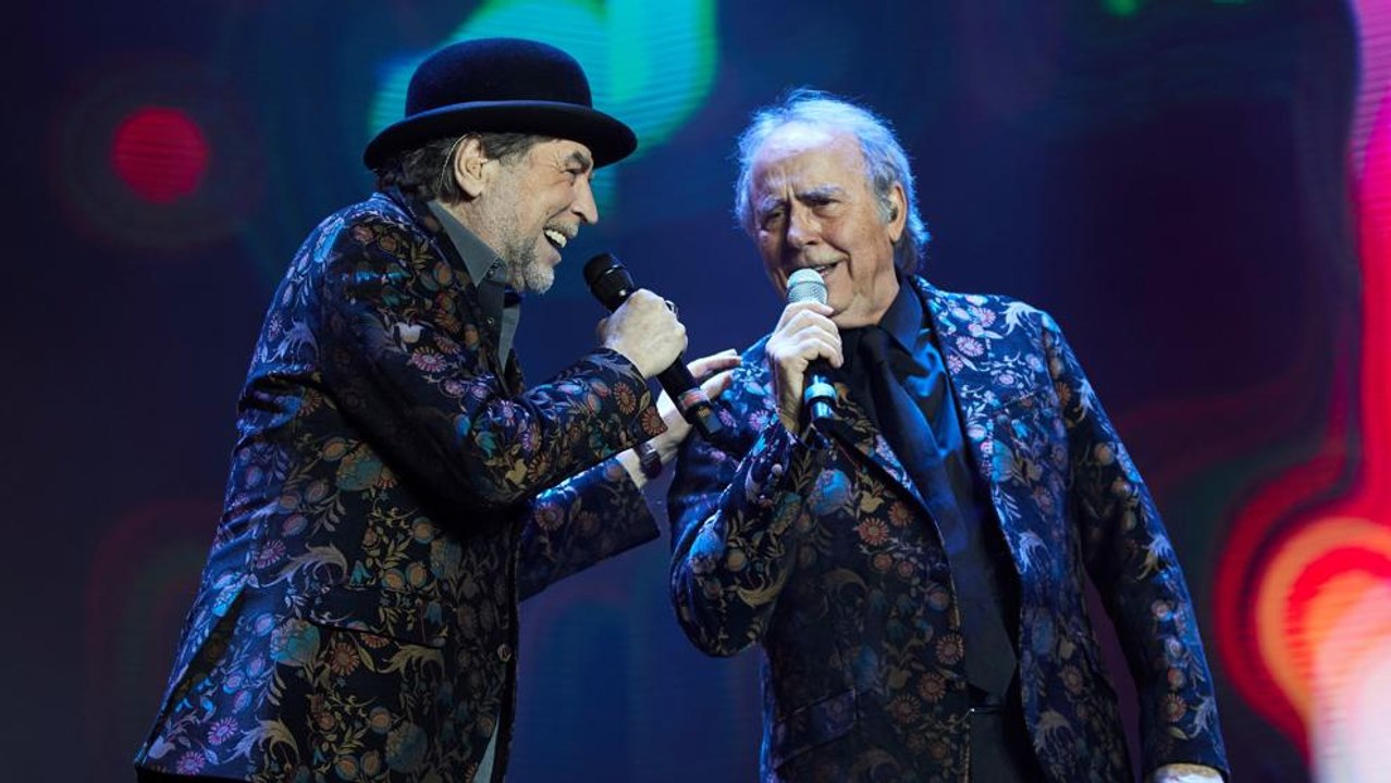 Joaquín Sabina se cae del escenario en pleno  concierto y regresa en silla de ruedas para anunciar que le duele mucho y suspende