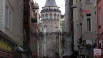 İstanbul'un simgesi galata kulesi'nde tepki çeken yazılar
