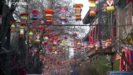 COVID-19:  242 νέοι θάνατοι και 14.840 νέα επιβεβαιωμένα κρούσματα