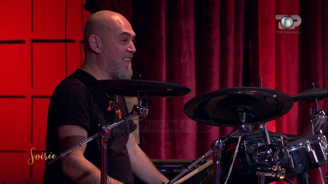 Manjola Nallbani performon në Soirée “Baresha” të Nexhmije Pagarushës