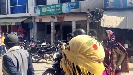 हरदोई: बैंकों के सामने अतिक्रमण, राहगीर हो रहे परेशान