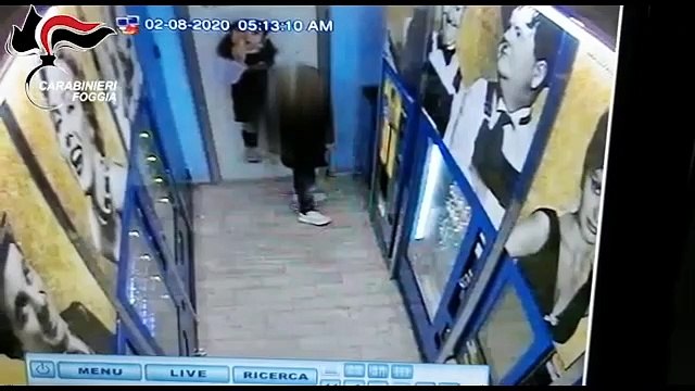 Manfredonia (FG) - Si tuffa in mare per sfuggire ai carabinieri, ladro rischia di annegare (12.02.20)