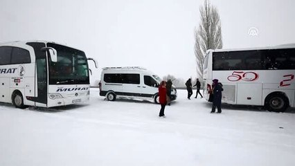 Malatya-Kayseri kara yolu yoğun kar nedeniyle ulaşıma kapandı
