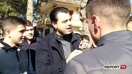 Basha me të rinjtë në Kukës: Mos ikni në Angli se do ta qërrojmë atë që do të zbrasë Shqipërinë