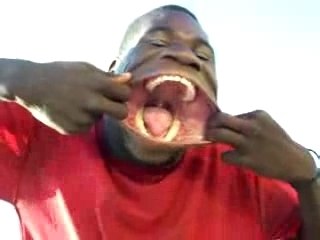 la plus grande bouche ouverte - incroyable à voir