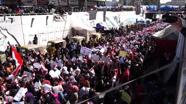 Irak'ta kadınlardan hükümet karşıtı gösteri