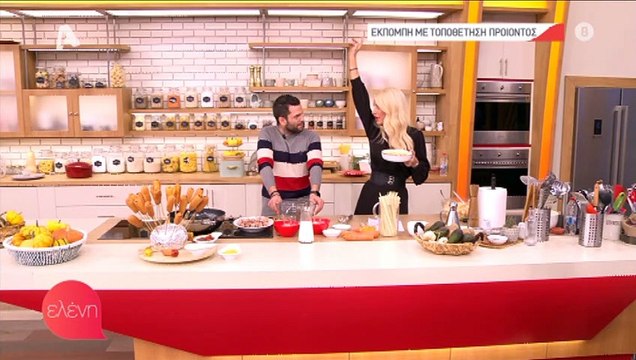 Ελένη Μενεγάκη: Πού το βάζεις τόσο φαγητό; Θα πάθεις πλάκα όταν δεις πόσο έφαγε on air!