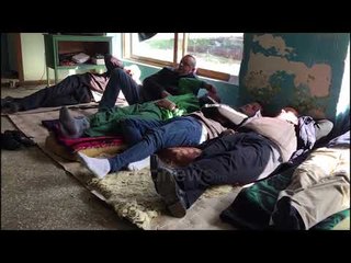 Punonjësit e nënstacionit elektrik të Poçemit nisin grevën e urisë