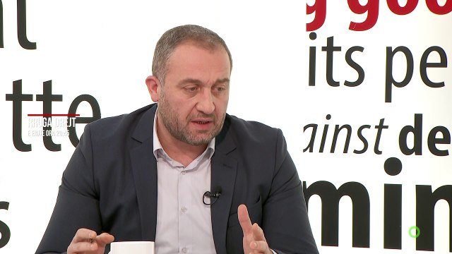 Debat i ashpër në “Rruga Drejt”
