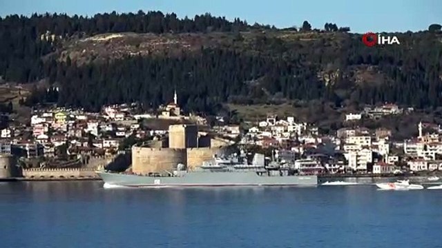 Rus savaş gemisi 'Caesar Kunikov' Çanakkale Boğazı'ndan geçti