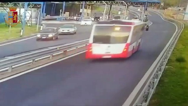 Napoli - Fuga contromano in Tangenziale, sequestro e multa da 10mila euro (13.02.20)