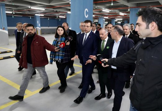 İmamoğlu o meydanı ve Atatürk heykelinin halini görünce böyle azarladı: Dalga geçmiş bu, benim kapımdan içeri giremez